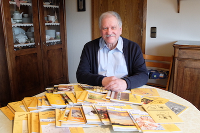 Typisch Ehrenamt: Manchmal war der Esstisch im Haus der Familie Meyer zugleich Redaktionstisch. - Foto: Bernhard Bergmann