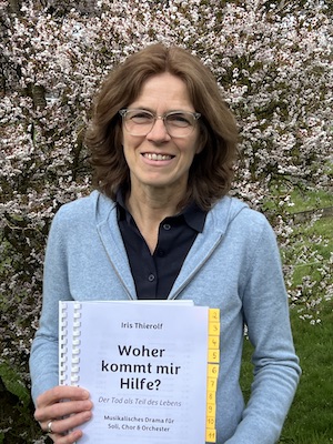 Blühen und Vergehen, Leben und Tod gehören untrennbar zusammen, und Gott begleitet jeden Moment. Davon erzählt Iris Thierolfs neues musikalisches Drama. - Foto: Bernhard Bergmann